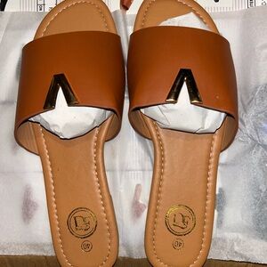 Women's Tan Slide Sandals with Gold Accent - Unbranded
